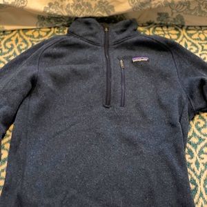 Navy Men’s Patagonia pullover!